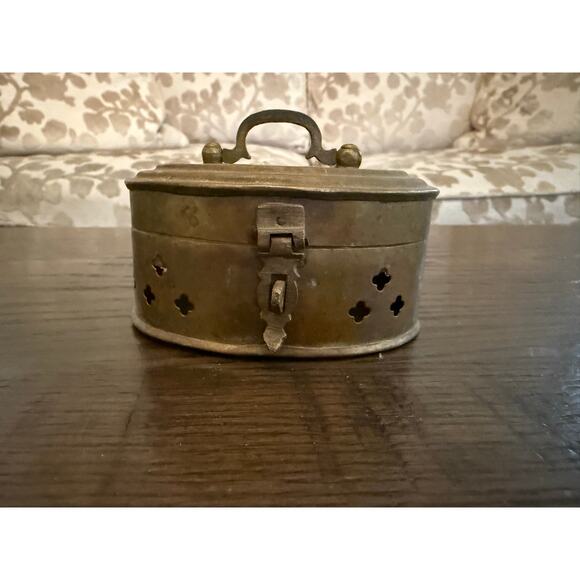 Vintage Brass Cricket Box - Picture 6 of 7
